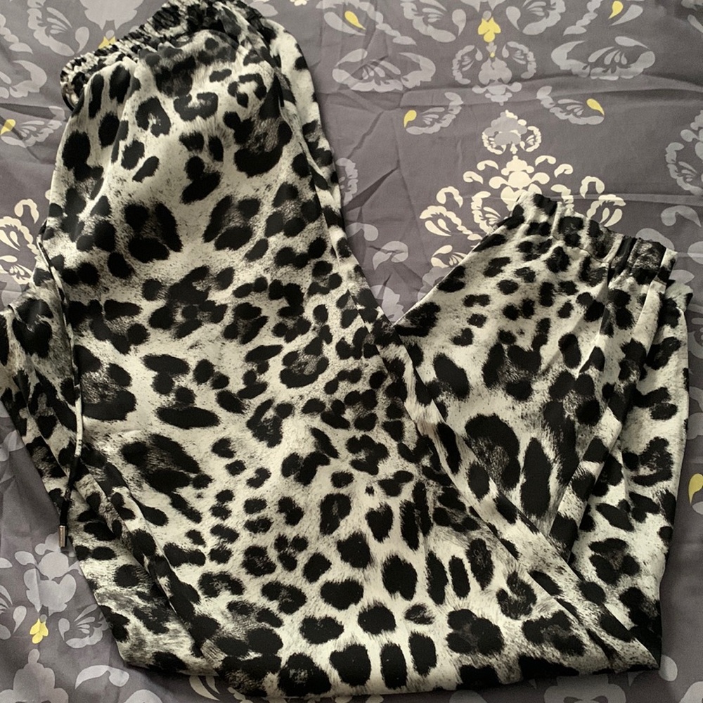 Printed Michael kors pants SZ 2. Like new